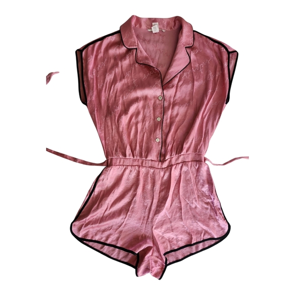 Victoria’s Secret Pink Satin Pajama Romper Size Small - Picture 4 of 9